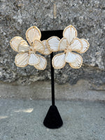 Load image into Gallery viewer, White Flower Earrings
